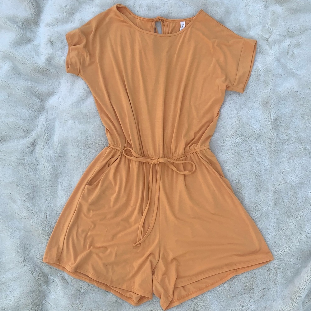 Zenana Premium new without tags goldenrod romper XL